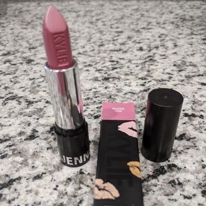 Passion Crème Lipstick. Kylie Cosmetics